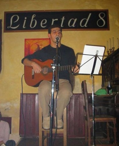 Marwán la primera vez que actuó en Libertad 8 (local madrileño donde empezaron Pedro Guerra, Ismael Serrano o Jorge Drexler). Fue en noviembre de 2002.