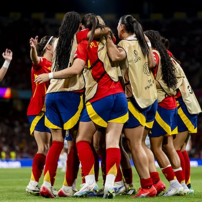 Bern (Switzerland), 18/07/2025.- Players of Spain celebrate the 2-0 goal during the UEFA Women's EURO 2025 quaterfinal soccer match between Spain and Switzerland in Bern, Switzerland, 18 July 2025. (España, Suiza) EFE/EPA/ANTHONY ANEX
