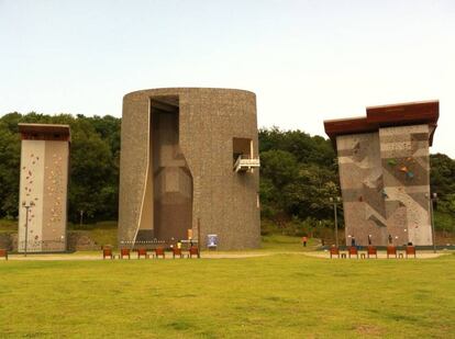 Imagen del parque junto al lago Suwon.