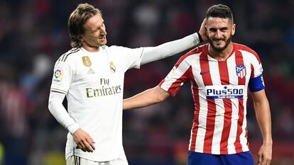 Modric y Koke, durante el derbi de la temporada pasada celebrado en el Wanda Metropolitano. / (EFE)