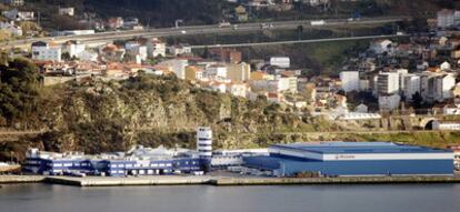 Factoría de Pescanova en la ría de Vigo. El grupo gallego mueve la cuarta parte del mercado español de productos de la pesca.