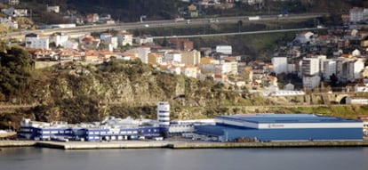 Factoría de Pescanova en la ría de Vigo. El grupo gallego mueve la cuarta parte del mercado español de productos de la pesca.