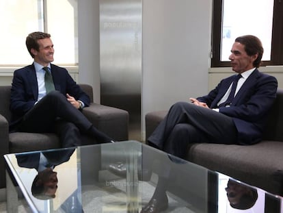 Casado y Aznar, durante su reunión de hoy en Génova.