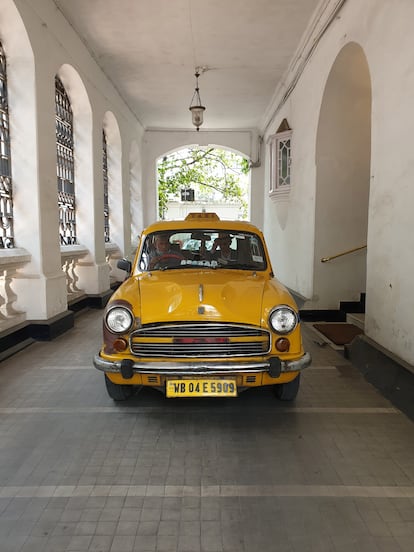 El Hindustan Ambassador —el gran taxi de Calcuta— es el mejor modo de locomoción en la ciudad.

