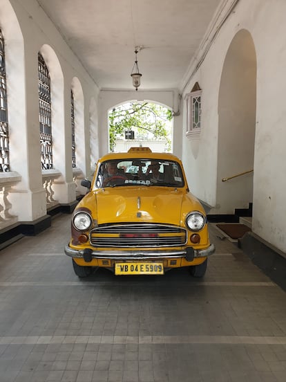 El Hindustan Ambassador —el gran taxi de Calcuta— es el mejor modo de locomoción en la ciudad.