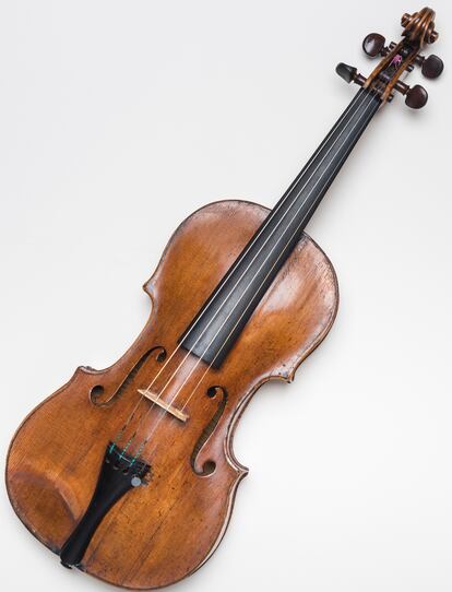 Fotografía del violín de Lev cedida por la autora.