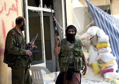 Rebeldes sirios en el barrio de Saladino, en Alepo.