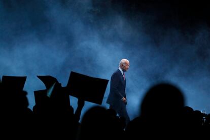 Joe Biden llega al escenario, el pasado noviembre en un mitin en Des Moines (Iowa).