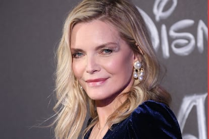 Michelle Pfeiffer. Nadie puede negar el estatus de leyenda de Hollywood a Michelle Pfeiffer, pero si hay algo que la convierte en un mito aún mayor es el de la enorme ristra de proyectos que ha decidido descartar a lo largo de su carrera. Desde 'Pretty Woman' a 'El silencio de los corderos', pasando por 'Thelma & Louise', 'Instinto Básico', 'Casino' o 'Algo para recordar', Pfeiffer apostó en la década de los noventa por priorizar la crianza de sus dos hijos, John y Claudia, a seguir cultivando una filmografía ya de por sí icónica. “No quise dejar de trabajar, pero fui muy exigente con mis requisitos: ‘¿Dónde se graba?’, ‘¿cuánto dura el rodaje?’, ‘¿puedo llevar a los niños?’. Hice que fuese difícil contratarme”, confirmó.