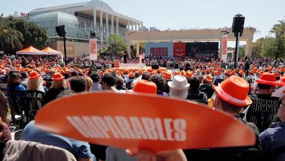 La vicepresidenta del Consell y candidata de Compromís a la Presidencia de la Generalitat, Mónica Oltra, durante el acto central de campaña en el Jardín del Turia de València. 