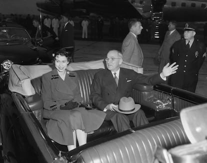 Harry S. Truman, con Isabel II durante su visita en EE UU.