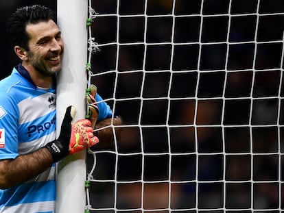 Buffon, con la camiseta del Parma, en un partido de la pasada temporada.