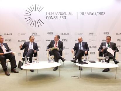 De izquierda a derecha, Antonio Llard&eacute;n (Enag&aacute;s), &Aacute;ngel Ron (Popular), Miguel Jim&eacute;nez (EL PA&Iacute;S), Javier Monz&oacute;n (Indra) e &Iacute;&ntilde;igo Meir&aacute;s (Ferrovial).