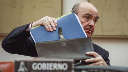 Luis de Guindos, ministro de Econom&iacute;a, en el Congreso de los Diputados.