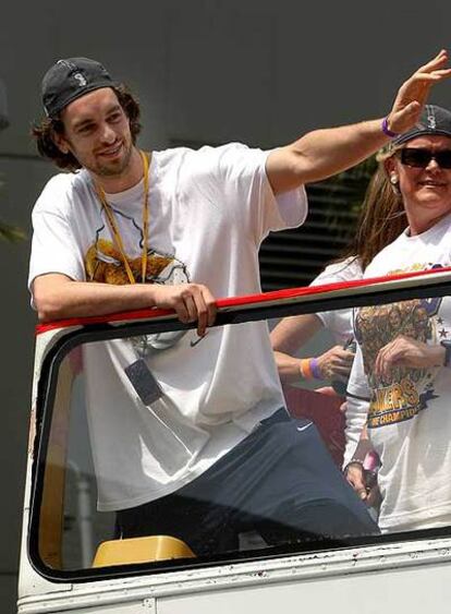 Pau Gasol, ayer durante los actos de celebración de los Lakers en Los Ángeles.