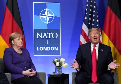 Angela Merkel y Donald Trump, durante una reunión bilateral en una cumbre de la OTAN en 2019.