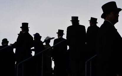 Asistentes en el primer día de las carreras de caballos de Royal Ascot 2014 (Inglaterra).