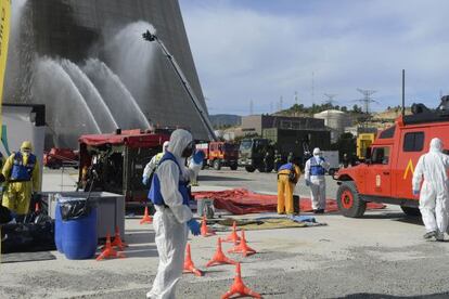 Miembros del Ej&eacute;rcito realizan pr&aacute;cticas en Vandell&oacute;s y Asc&oacute; sobre accidentes nucleares.