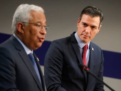 El primer ministro portugués, António Costa, y el presidente del Gobierno, Pedro Sánchez, en Bruselas.