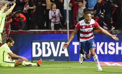 El-Arabi celebra tras marcar su tercer gol ante el Levante.