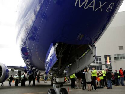 Empleados de Boeing celebrando la entrega de la unidad 10.000 del B737