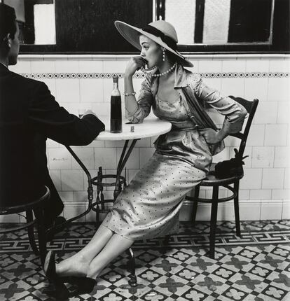 Café en Lima. Vogue, febrero de 1949. 
