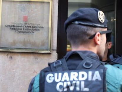 La Guardia Civil ha entrado en sedes de la Generalitat, organismos públicos y empresas en las que se prepara la consulta del 1 de octubre