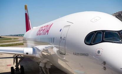 Uno de los A350 de la flota de Iberia en el aeropuerto madrile&ntilde;o de Barajas.