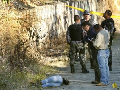 Forensic experts collect evidence around the body of Venezuelan model Daisy Yenire Ferrer Arenas that was found lifeless on a dirt road 