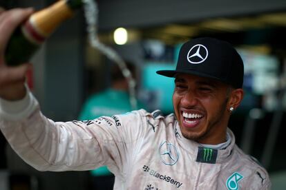 Hamilton celebra la victoria