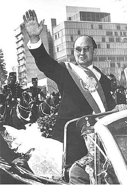 El ex presidente  Luis Echeverría, durante un desfile en los setenta.
