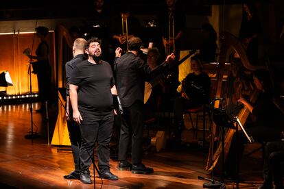 Los tenores Sébastien Obrecht y Edouard Monjanel durante la interpretación del concierto sacro ‘Duo seraphim’, de las ‘Vísperas’ de Claudio Monteverdi, el domingo por la tarde en el Festival de Música Antigua de Utrecht.