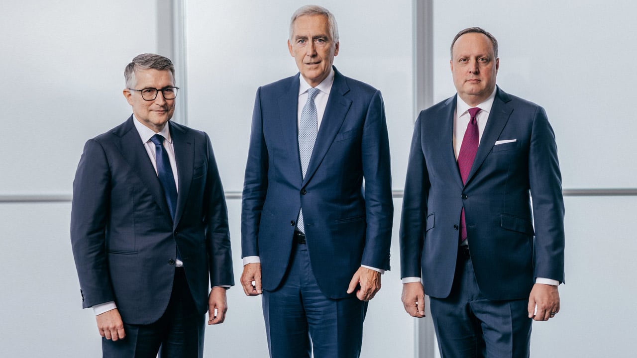 Santiago Argelich Hesse, Peter Löscher, Markus Haas (desde la izquierda).