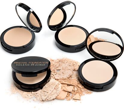 Base de maquillaje compacta mineral de Nilens Jord.