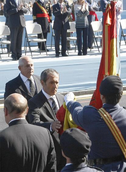 El golfista cántabro ha sido una de las 300 personas que han jurado bandera en el acto celebrado en Santander con motivo del Día de las Fuerzas Armadas