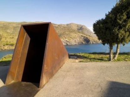 Exterior del 'monumento Walter Benjamin en Portbou.