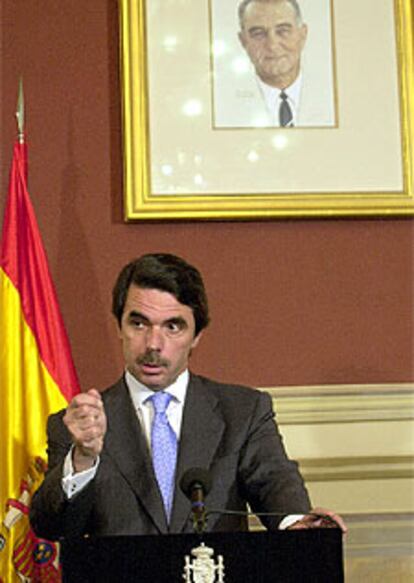 Aznar, durante la rueda de prensa ofrecida hoy en el Capitolio, en Washington.