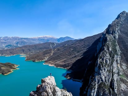 El lago Bovilla, dentro del Parque Nacional del Monte Dajt, a las afueras de Tirana.