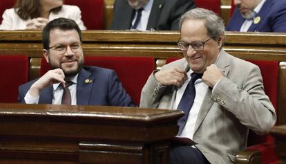 Quim Torra y Pere Aragonès en el pleno del Parlament.
 