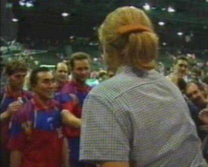 The infanta shakes hands with Urdangarin at the Olympic Games in Atlanta in 1996. This is the first photograph of them together.