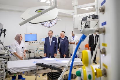 Mohamed VI, durante la inauguración de un hospital en Tánger, el 28 de abril. 