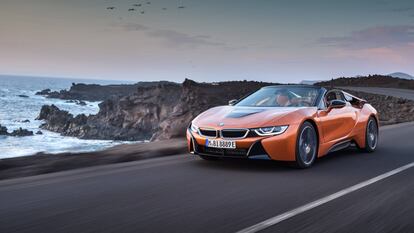 BMW i8 Roadster.