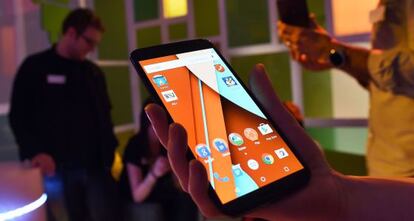 Periodistas usan el Nexus 9.