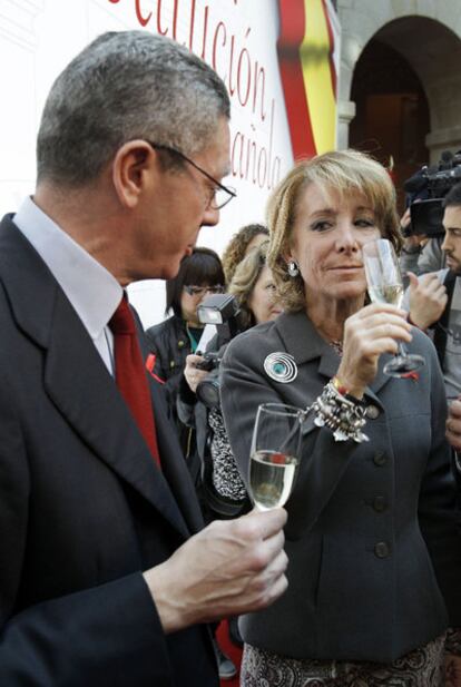 Alberto Ruiz-Gallardón y Esperanza Aguirre, en la recepción.