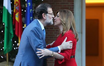 Mariano Rajoy recibe a Susana Díaz en La Moncloa.