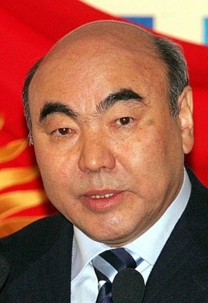 Askar Akáyev.