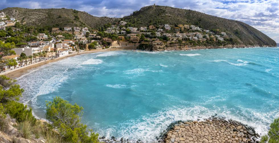 Dos pueblos del norte de Alicante destinan 100.000 euros para la compra de garrafas y cubas de agua ante la sequía 