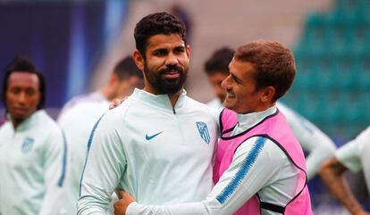 Diego Costa e Griezmann, do Atlético, em treinamento para a Supercopa.