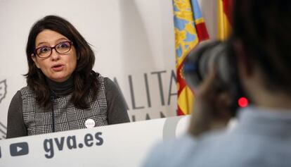 La vicepresidenta del Consell, Mònica Oltra, informa de los acuerdos tras la reunión semanal del Ejecutivo.