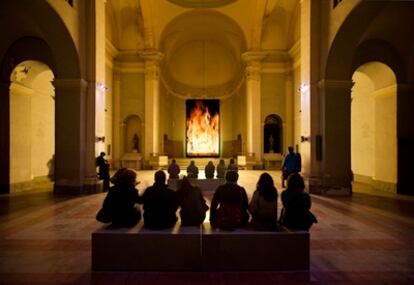 Una exposición en Valls (Tarragona) reúne obras de artistas que trabajan con la iluminación.